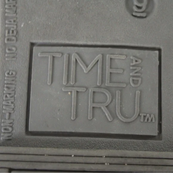 Time and Tru Size 9 Women’s Brown Sandals with Crisscross Straps and Ankle Strap - Picture 7 of 7